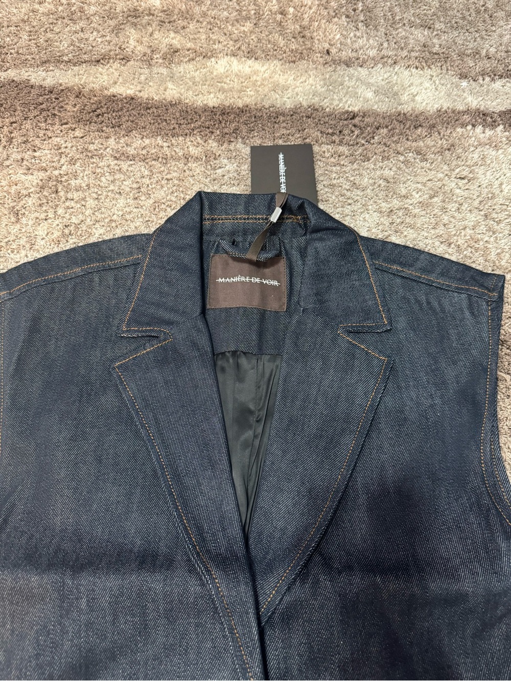 Manierre de voir Linda
in Indigo
Wide Shoulder Cinched Denim Waistcoat - Picture 3 of 5